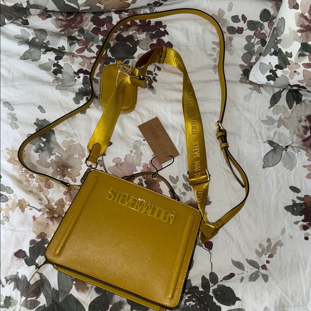 Steve Madden Yellow Crossbody Bag - Picture 2 of 6